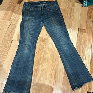 American Eagle Jeans, women’s size 6 regular. Flare bottoms dark blue